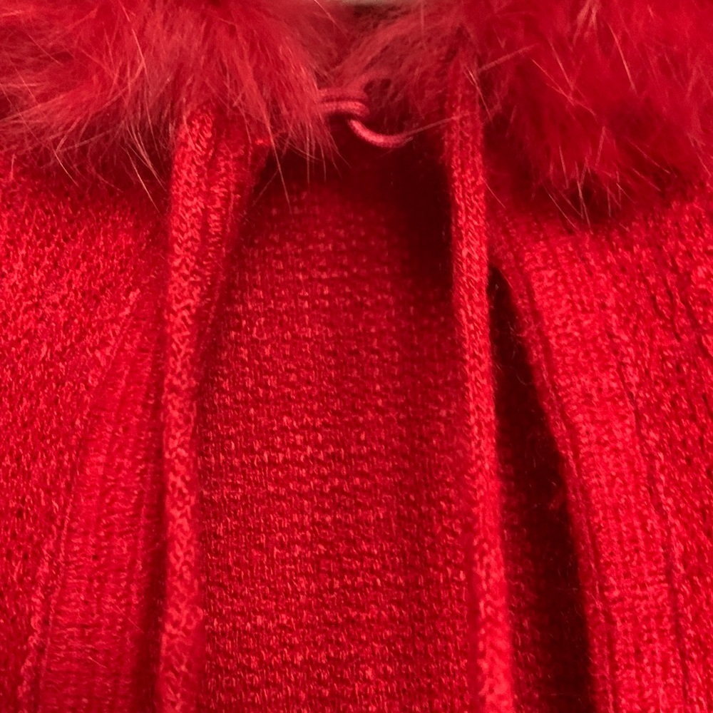 Red Cape - Picture 8 of 8
